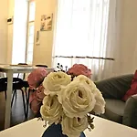 Modern 2 Bedrooms Flat In The Center