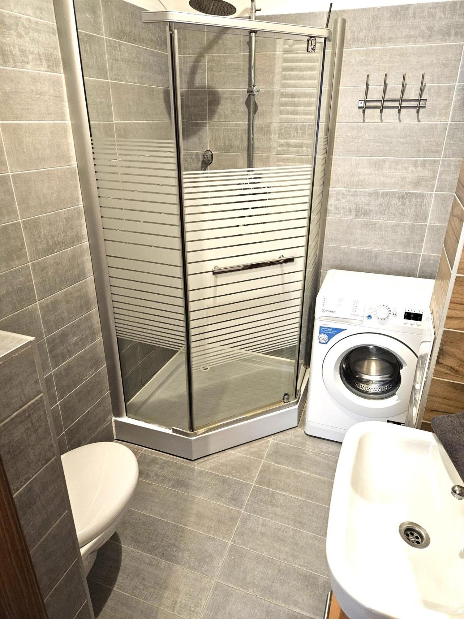 Modern 2 Bedrooms Flat In The Center