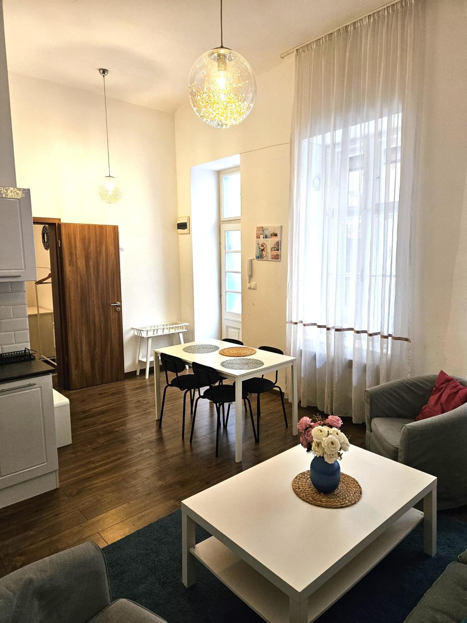 Modern 2 Bedrooms Flat In The Center Apartament